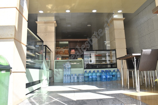 Dyqan per shitje prane rruges se Kavajes ne Tirane.

Ndodhet ne katin 0 te nje pallati te ri.

K